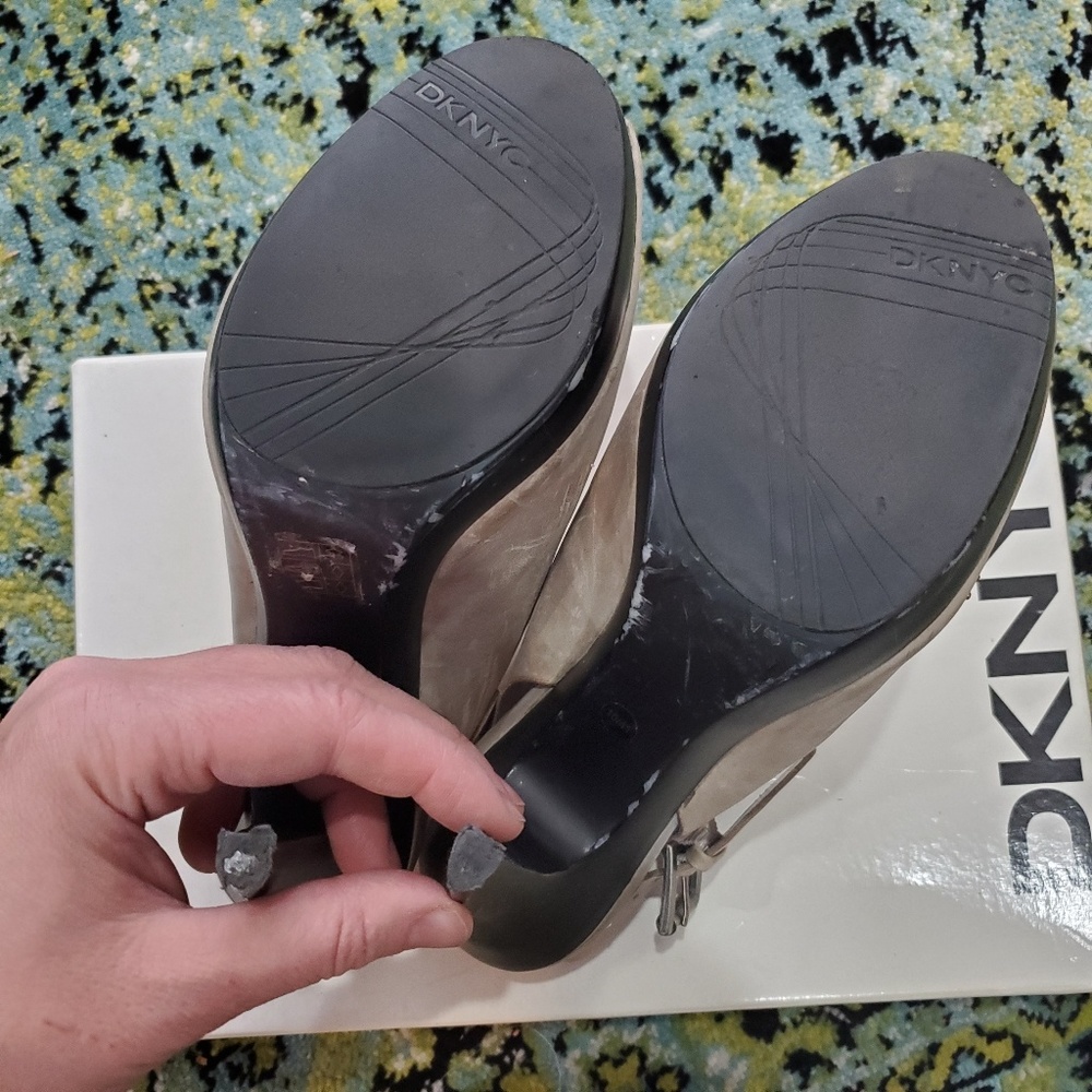 Gorgeous studded peep toe booties DKNY 10 - Picture 3 of 14